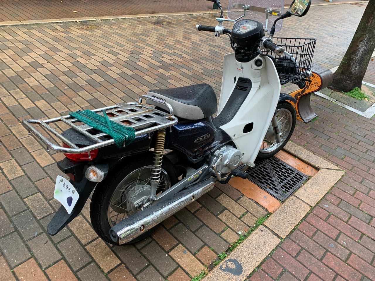 ホンダ スーパーカブ50（AA04）の実車写真