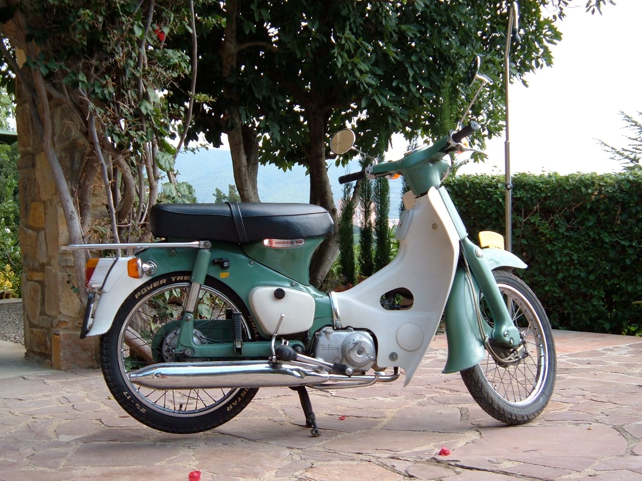 ホンダ スーパーカブ50（C50・鉄カブ）の実車写真