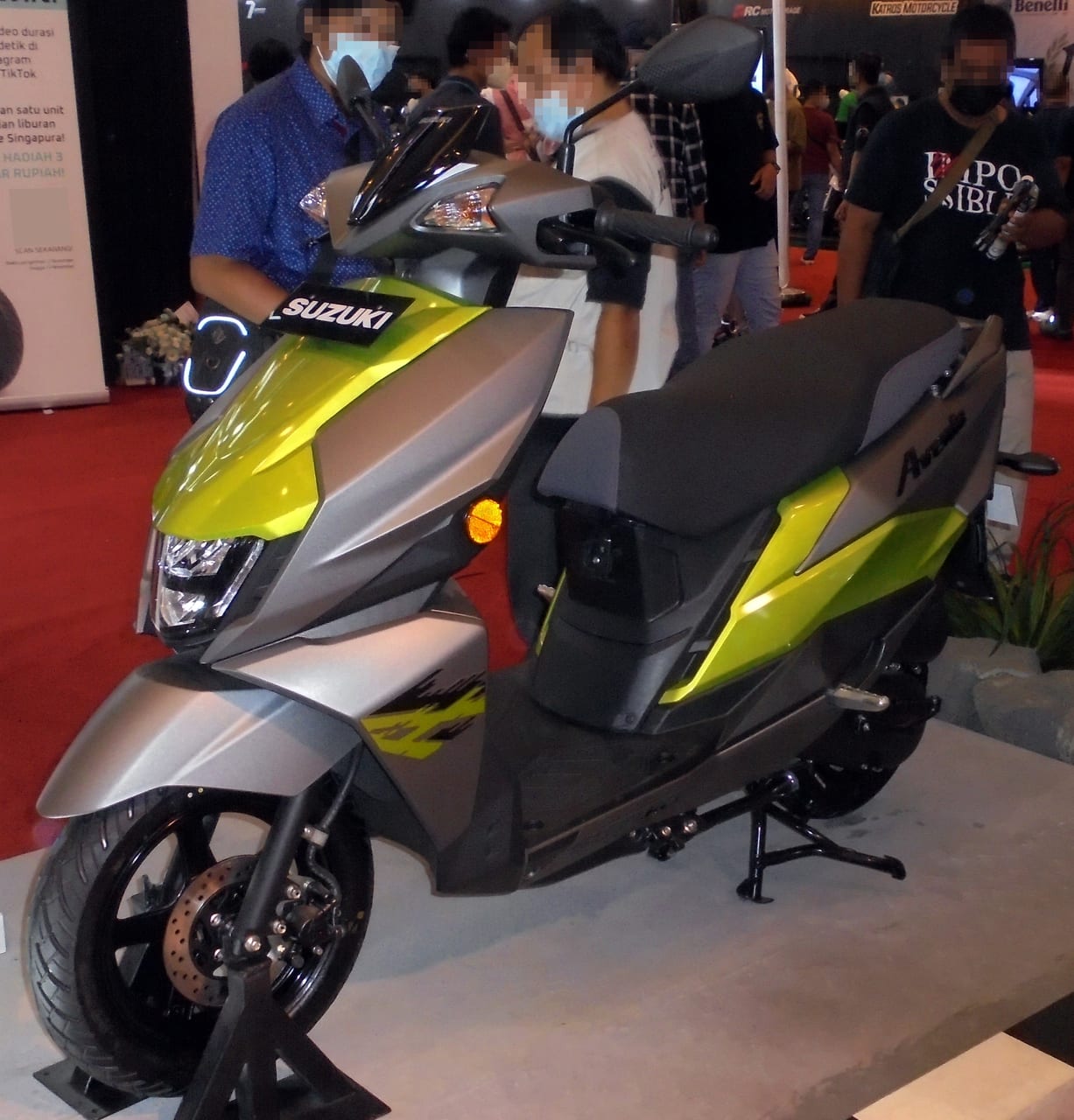 スズキ アヴェニス125の実車写真