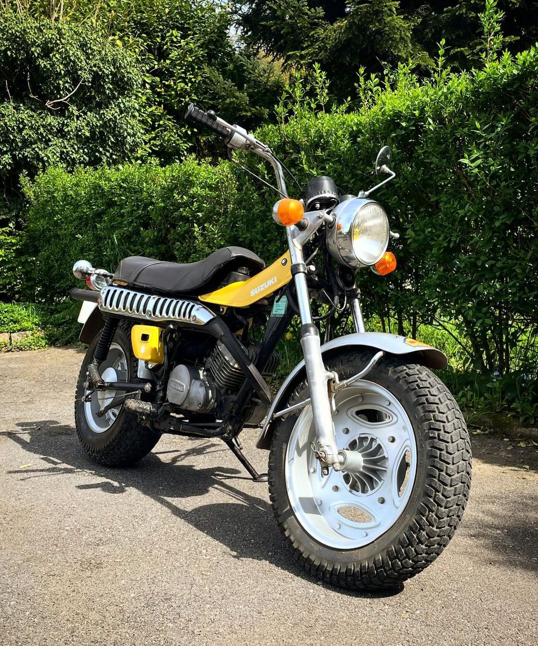 スズキ バンバン125（RV125 旧型）の実車写真