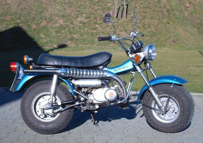 スズキ バンバン90（RV90）の実車写真